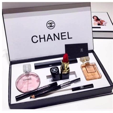 chanel 5 gift set.